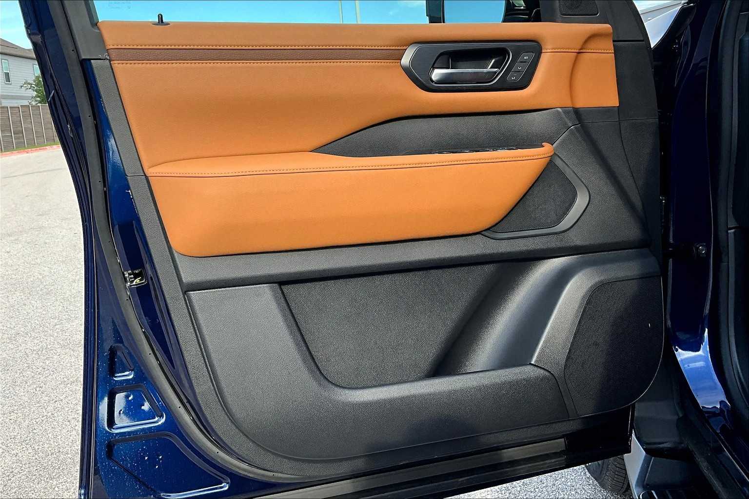 2025 Nissan Armada SL photo 12