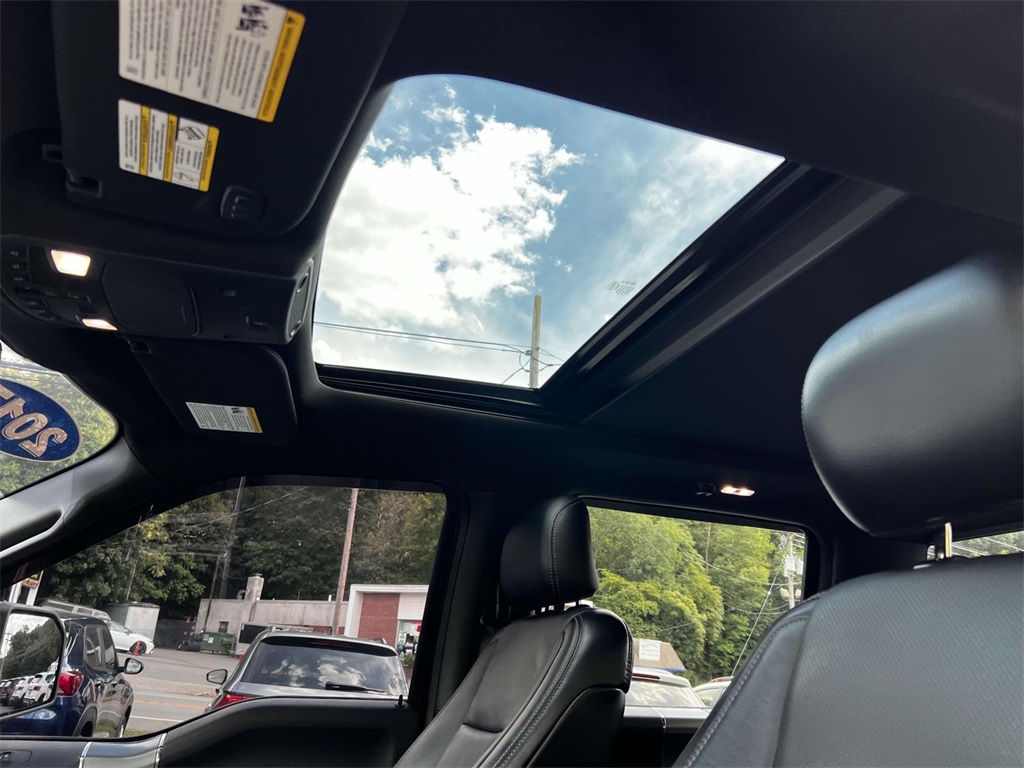 2017 Ford F-150 Lariat photo 18