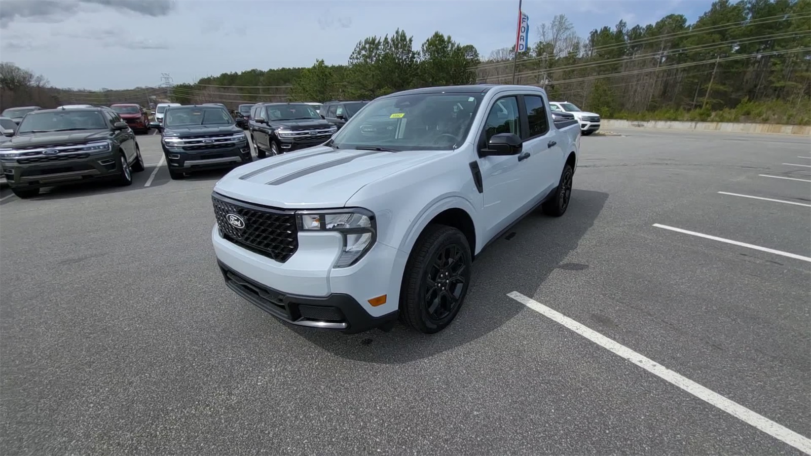 2025 Ford Maverick XLT photo 2