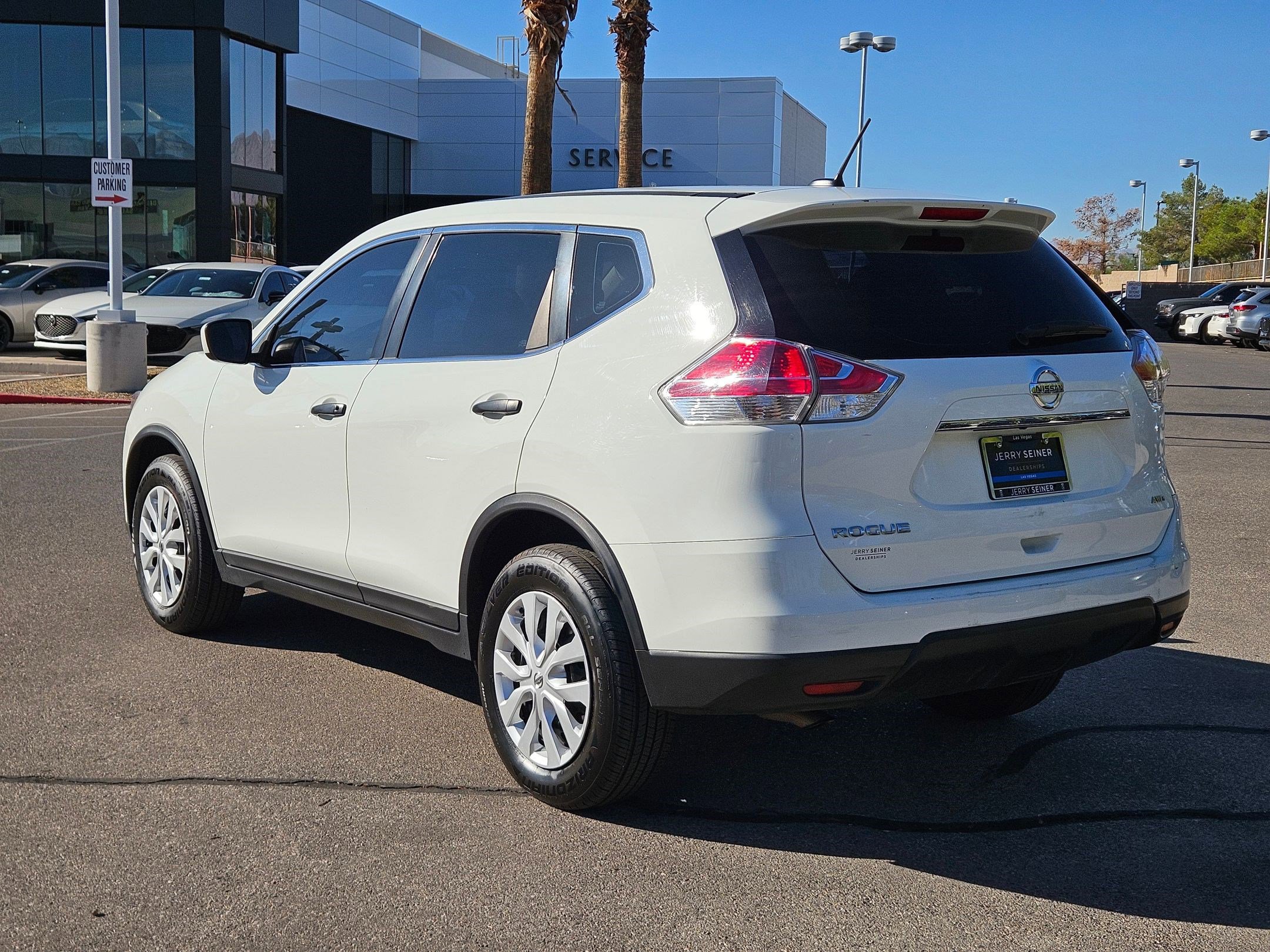 2016 Nissan Rogue S photo 2