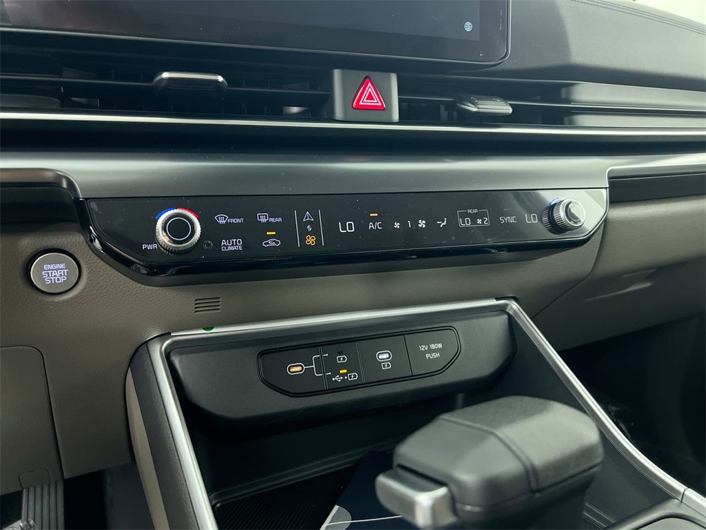 2026 Kia Carnival LX photo 23