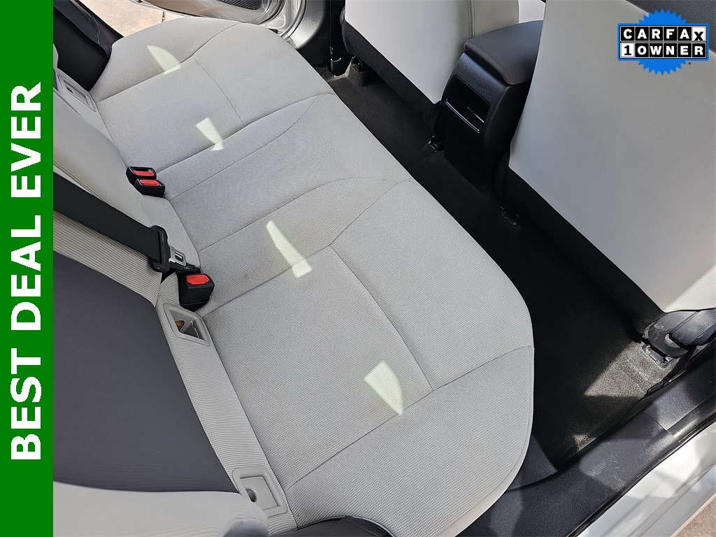 2022 Toyota Corolla LE photo 10