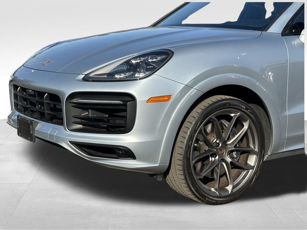 2022 Porsche Cayenne Coupe Base photo 9