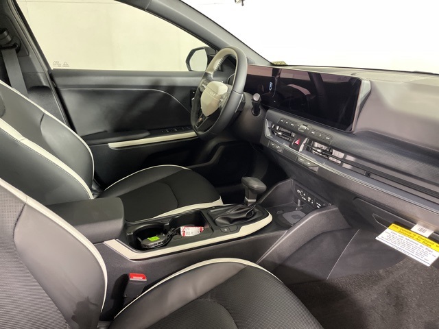 2025 Kia K4 GT-Line photo 13