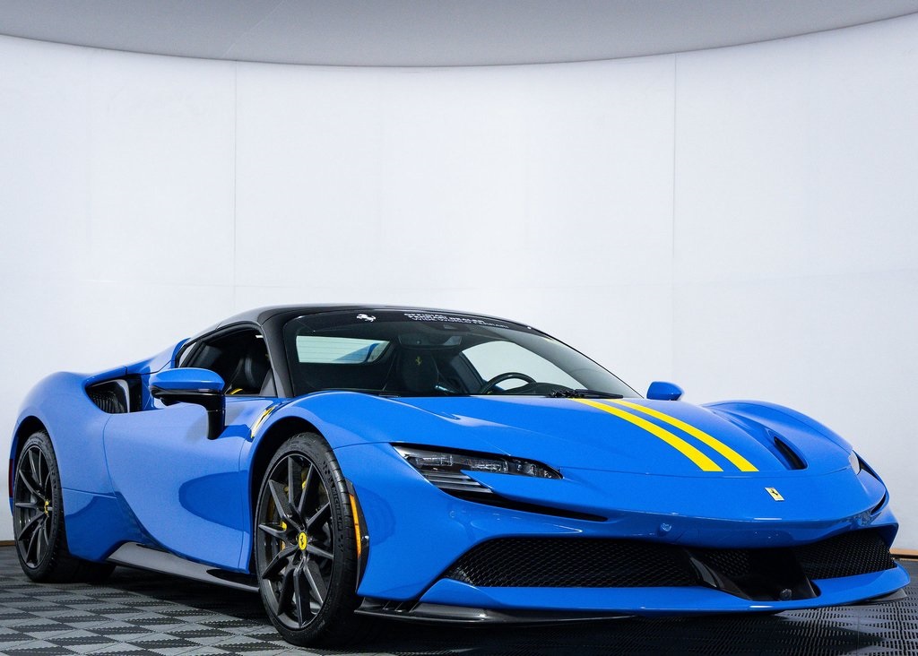 2025 Ferrari SF90 Spider Base photo 5