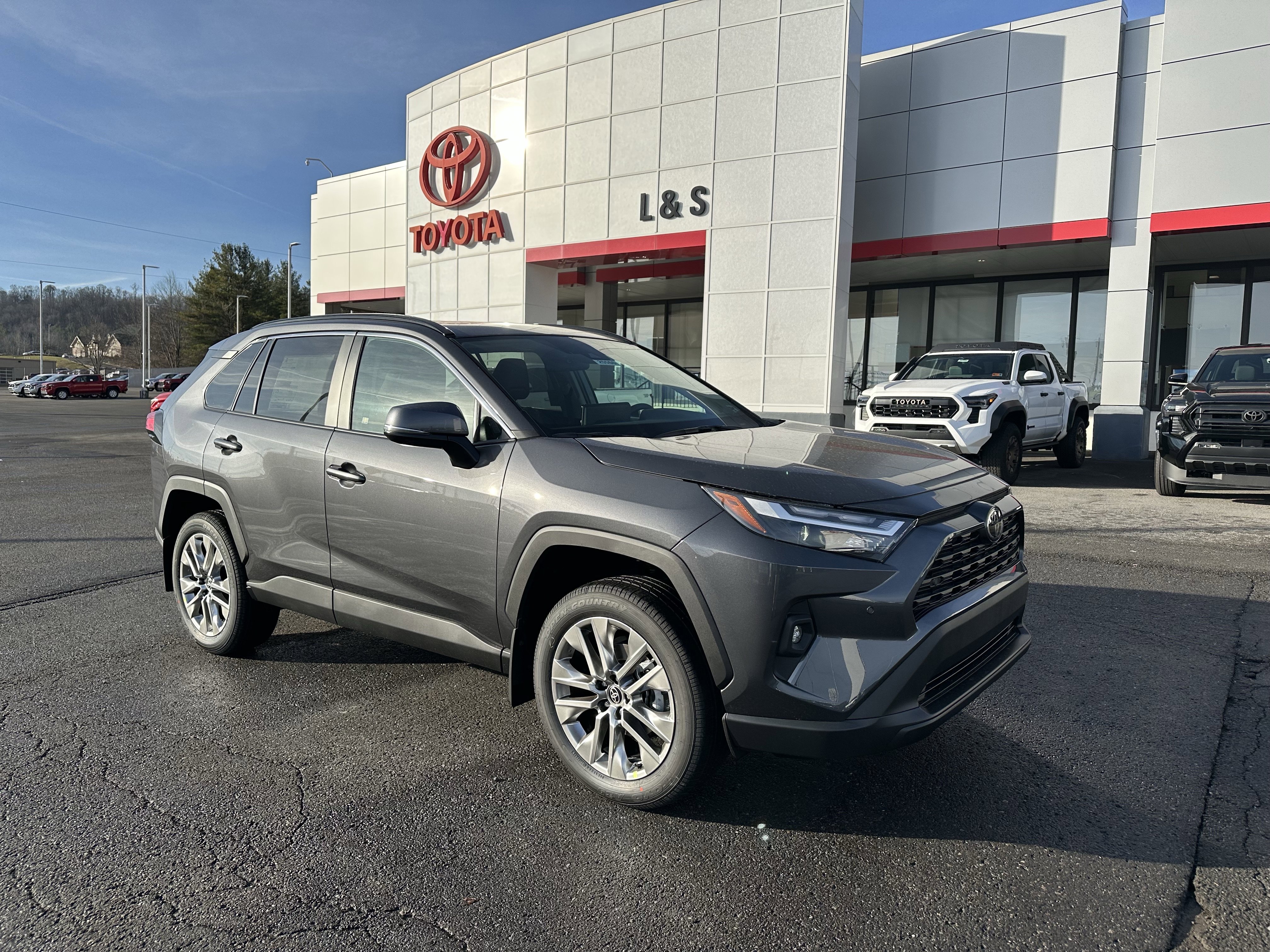 2025 Toyota RAV4 XLE Premium's photo