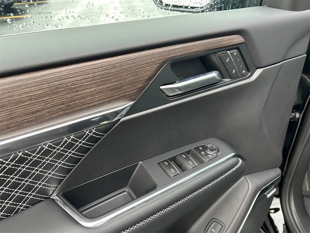 2026 GMC ACADIA - Image 13