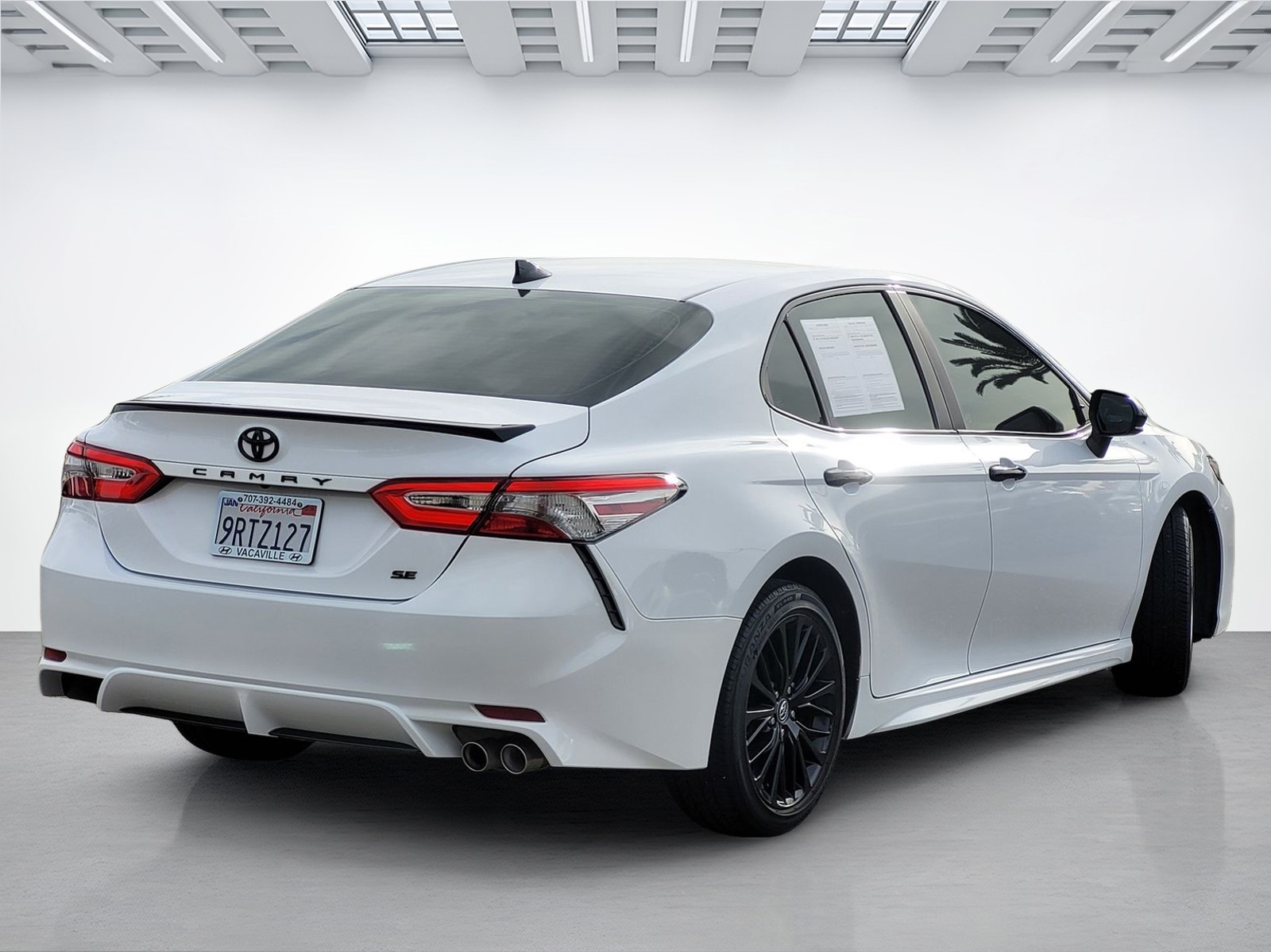 2019 Toyota Camry SE photo 4