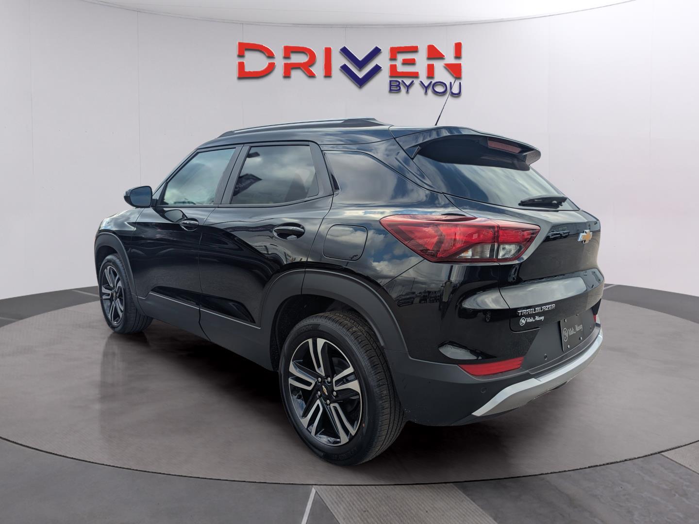 2026 Chevrolet Trailblazer LT photo 2