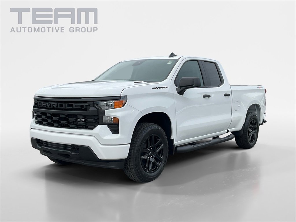 2026 Chevrolet Silverado 1500 Custom photo 2