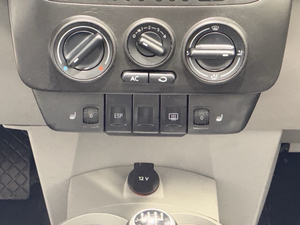 2005 Volkswagen Beetle Convertible GLS photo 28
