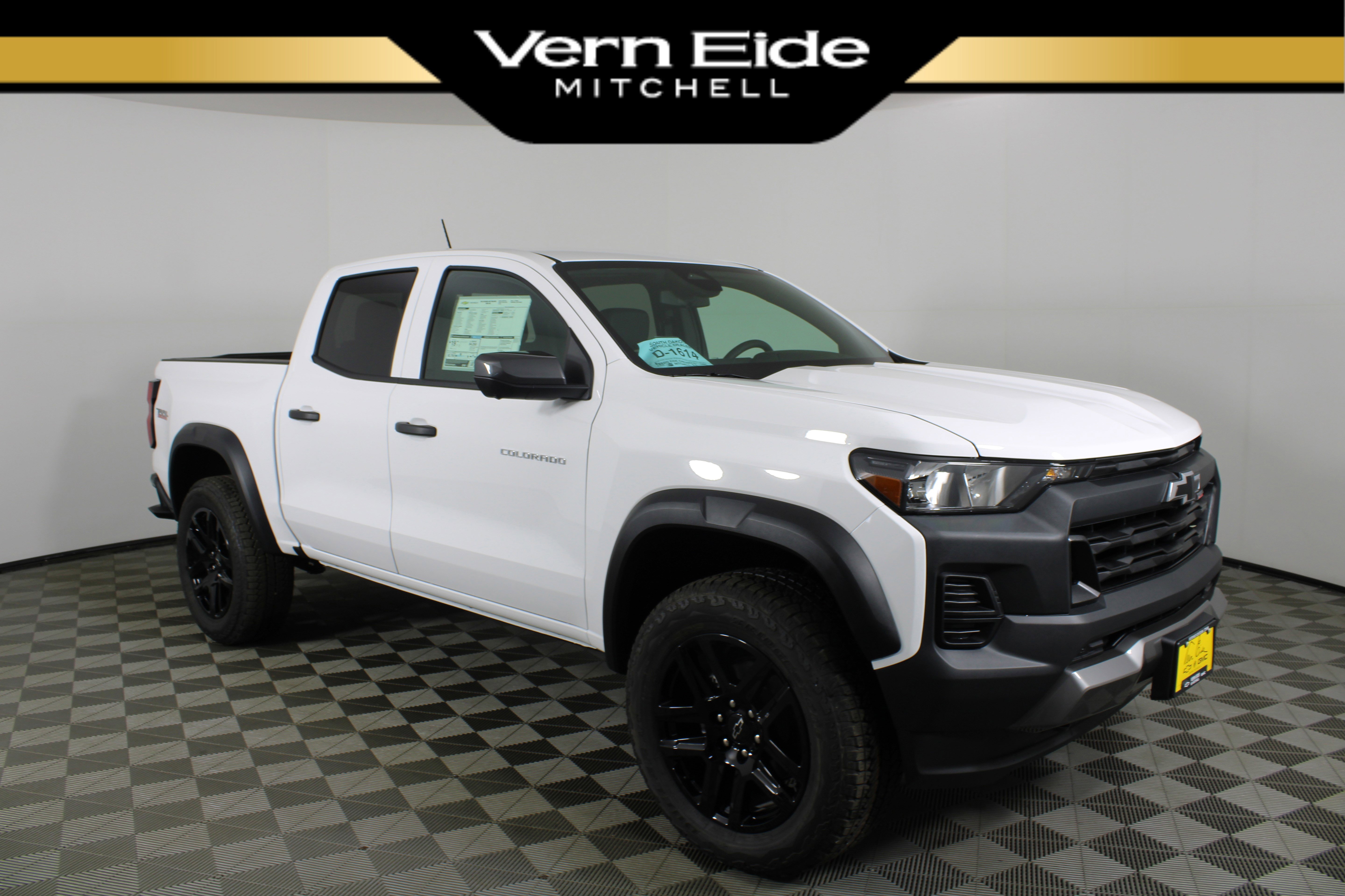 New 2025 Summit White Chevrolet Trail Boss image 1