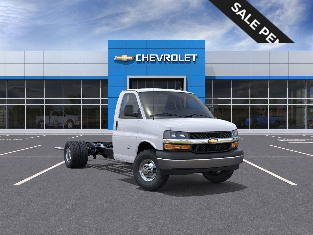 2025 Chevrolet Express Cutaway Base's photo