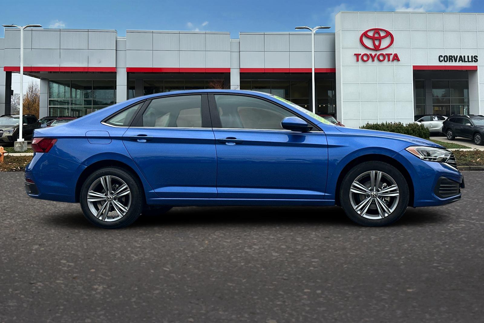 2024 Volkswagen Jetta SE photo 2