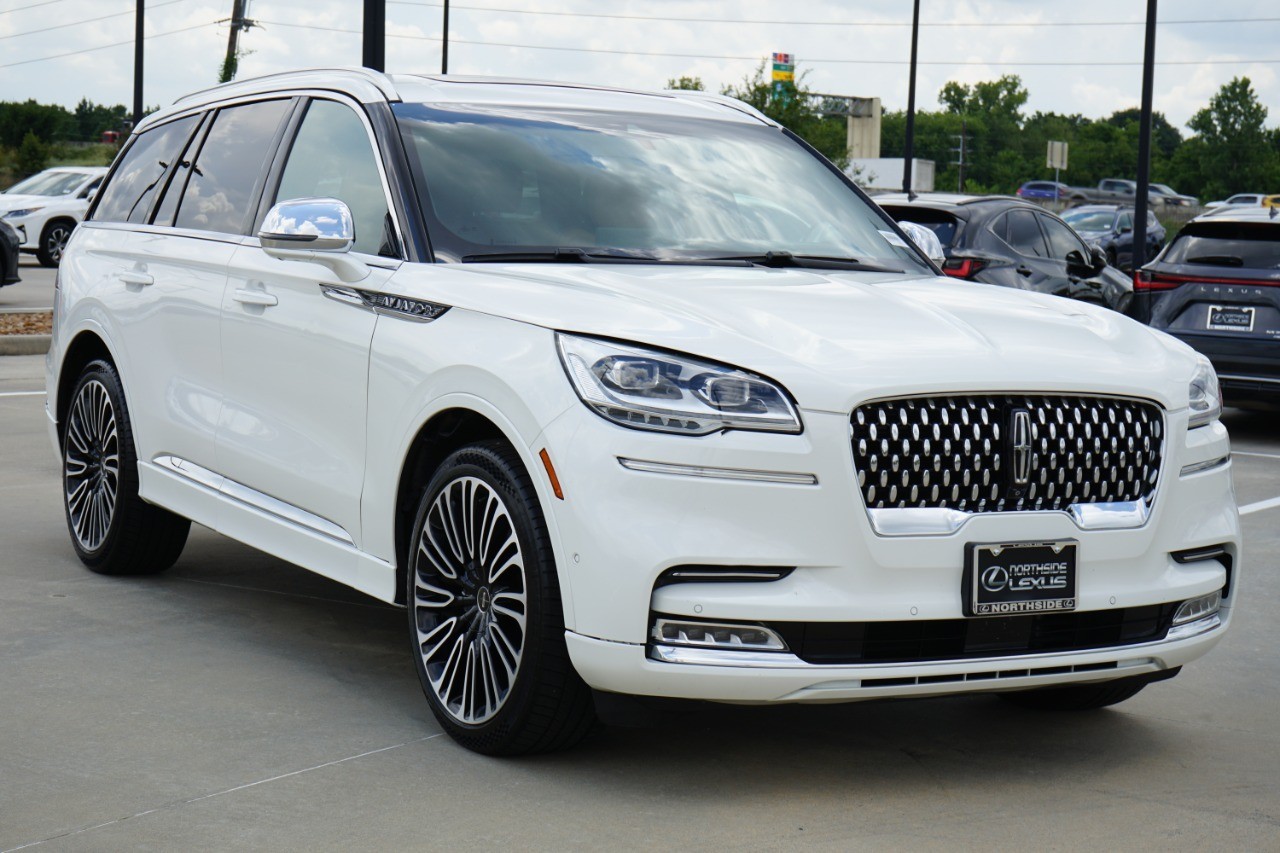 2022 Lincoln Aviator Black Label photo 2