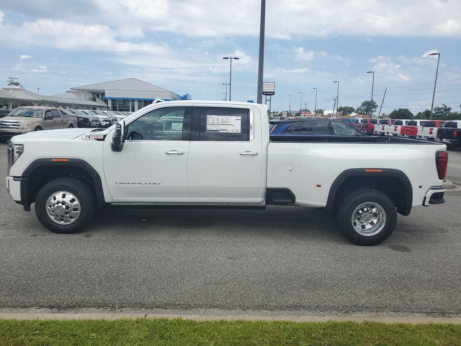 2025 Gmc Sierra 3500 HD Denali photo 2