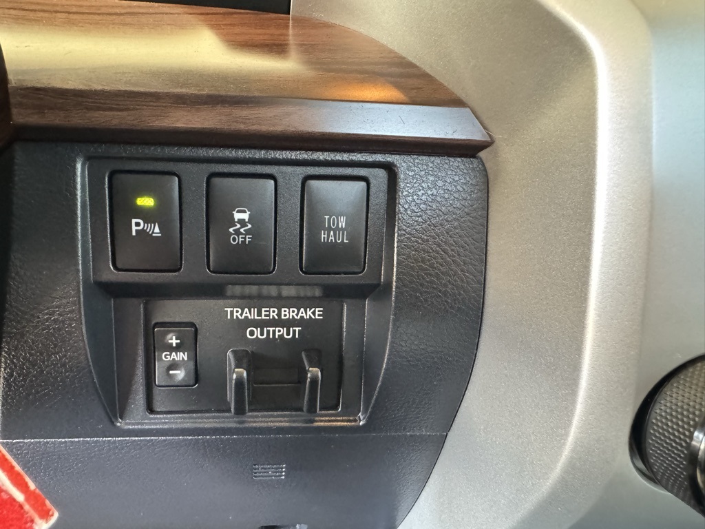 2018 Toyota Tundra Limited photo 13