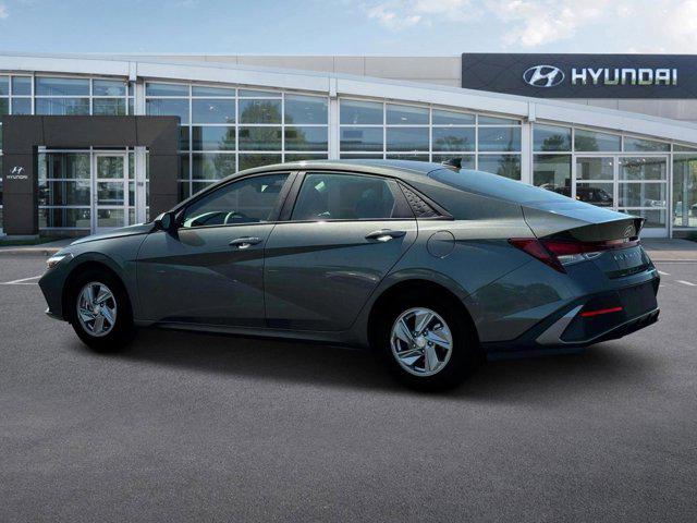 2025 Hyundai Elantra SE photo 4