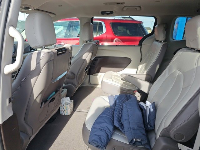 2017 Chrysler Pacifica Touring Plus photo 3