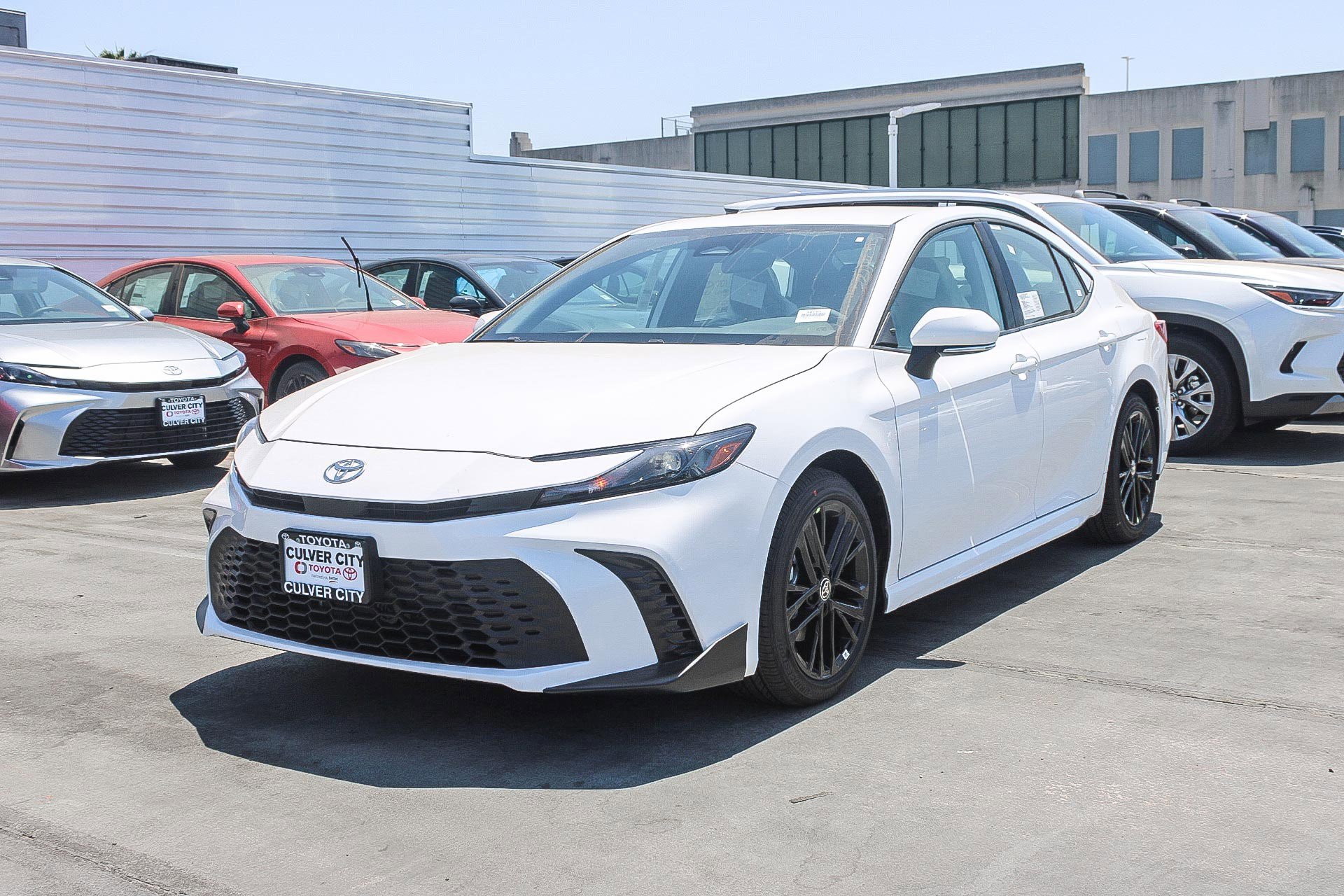 2025 Toyota Camry SE photo 3