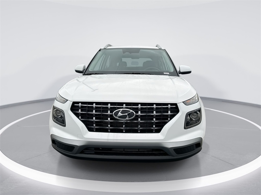 2025 Hyundai Venue SEL photo 3