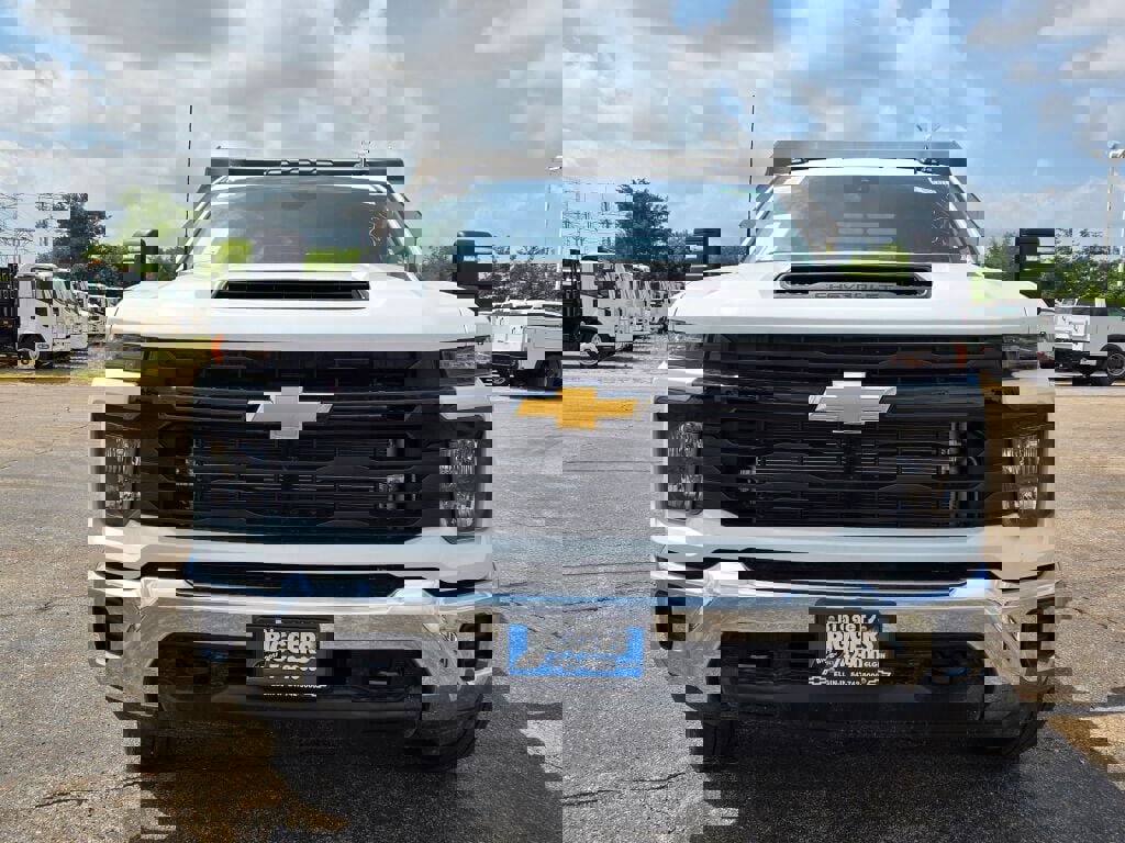 2025 Chevrolet Silverado 3500HD Work Truck photo 2