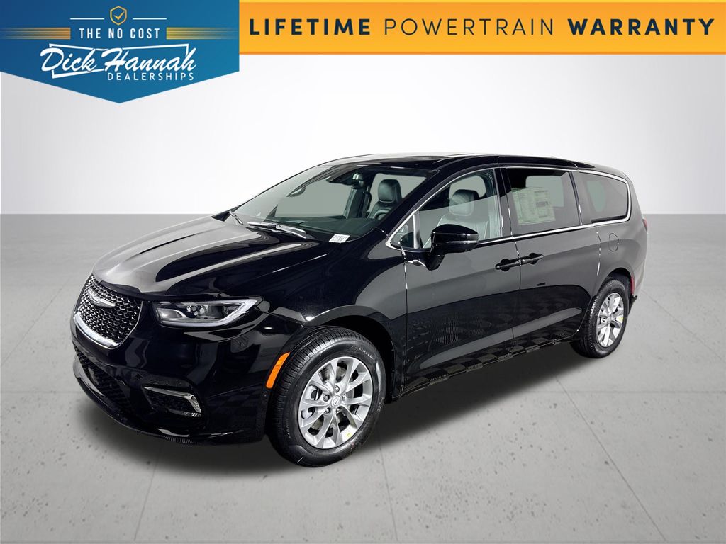 2026 Chrysler Pacifica Limited's photo