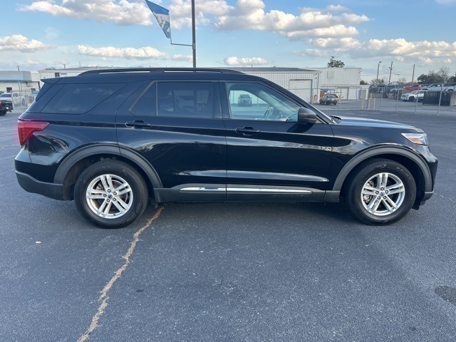 2021 Ford Explorer XLT photo 2
