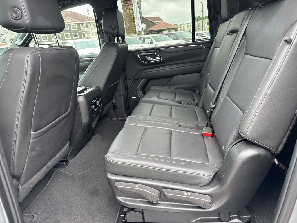 2024 Chevrolet Suburban LT photo 20