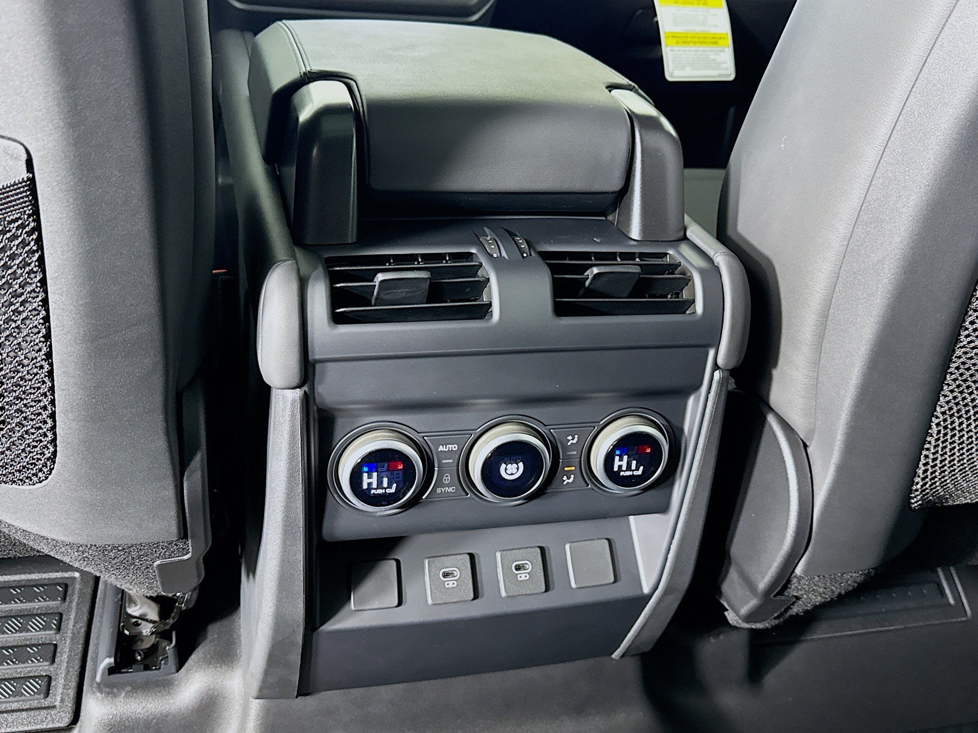 2025 Land Rover Defender 110 X-Dynamic SE photo 14