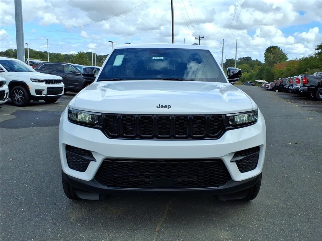 2025 Jeep Grand Cherokee Altitude photo 2