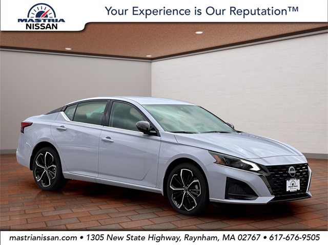 2025 Nissan Altima SR's photo