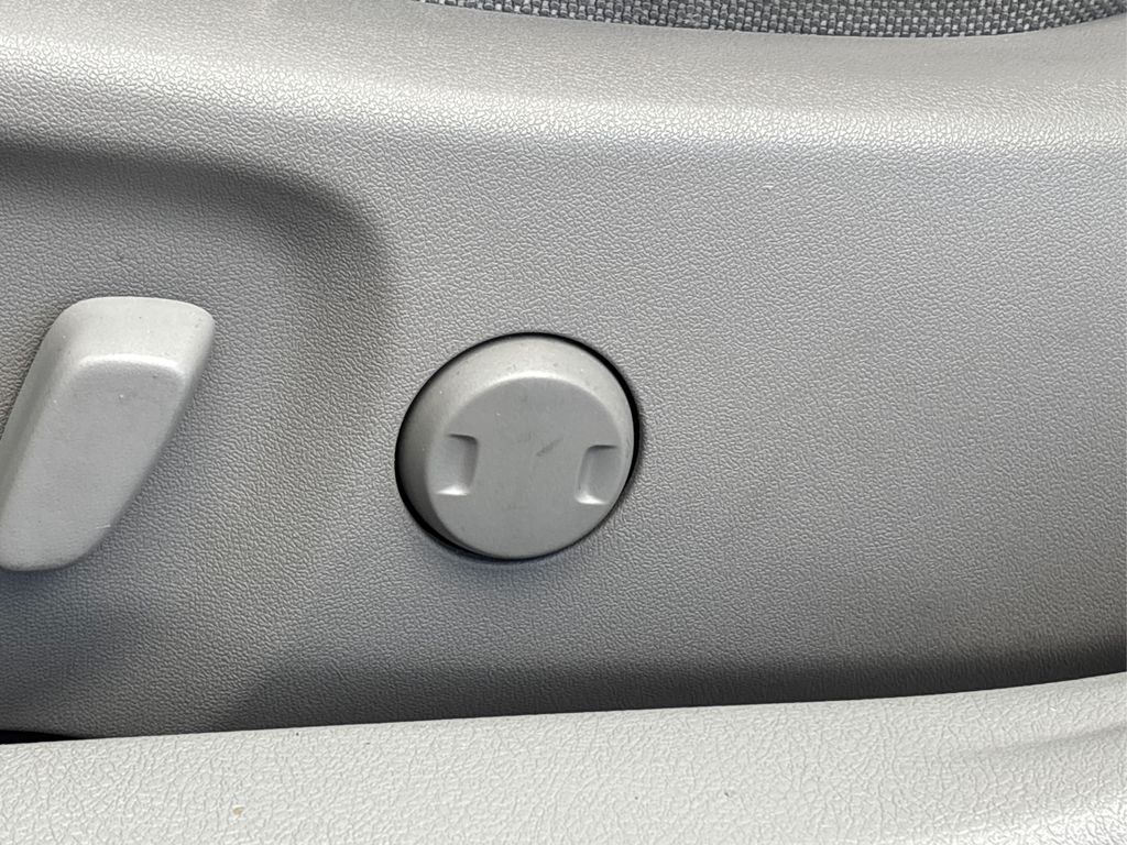 2016 Toyota Camry LE photo 19