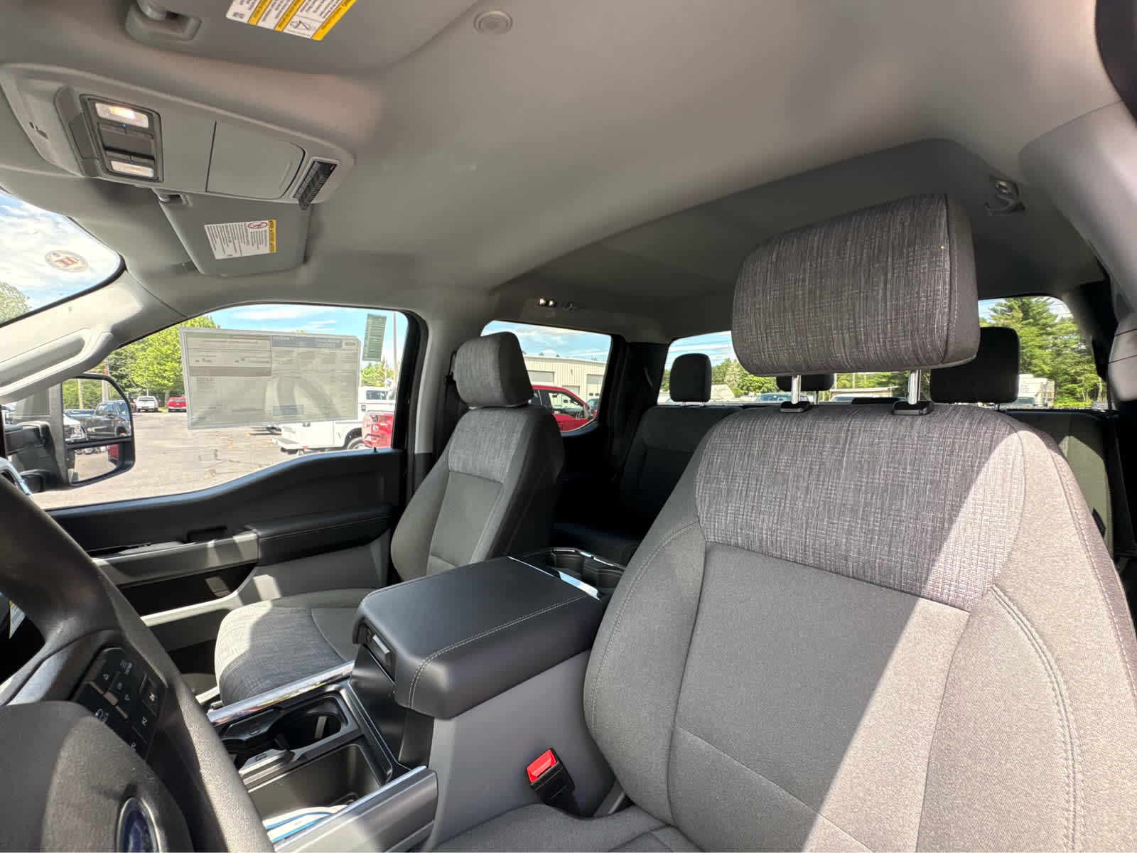 2025 Ford F-350 Super Duty Chassis Cab XLT - Photo 24