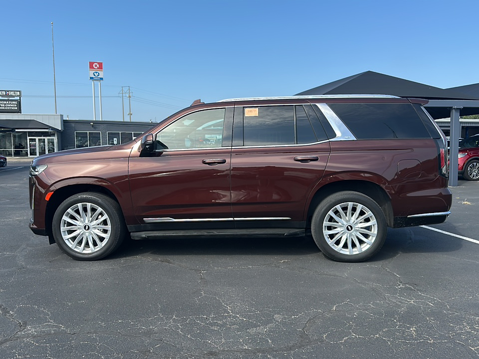 2023 Cadillac Escalade Luxury photo 2