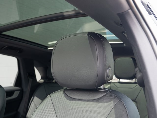 2024 Porsche Cayenne Base photo 18