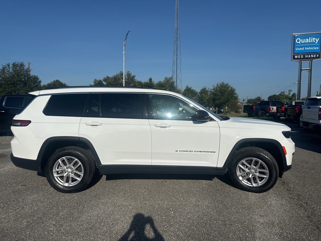 2023 Jeep Grand Cherokee Laredo photo 4