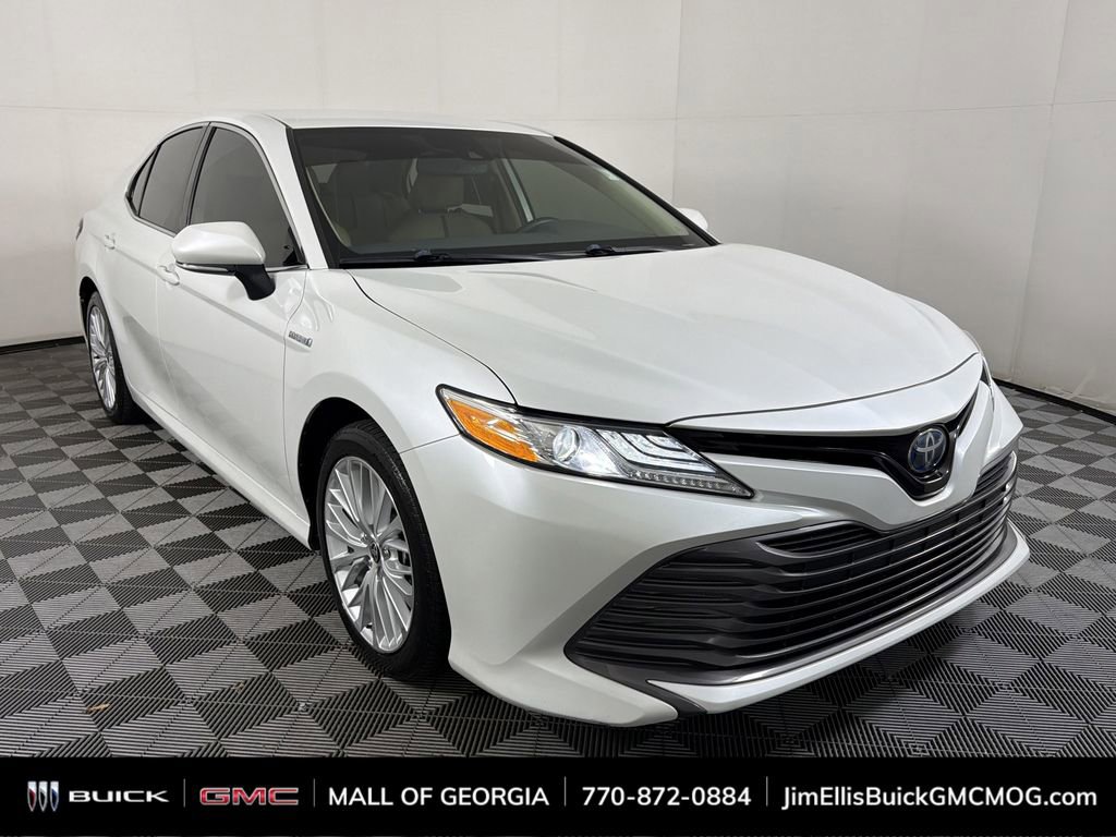 2020 Toyota Camry XLE's photo