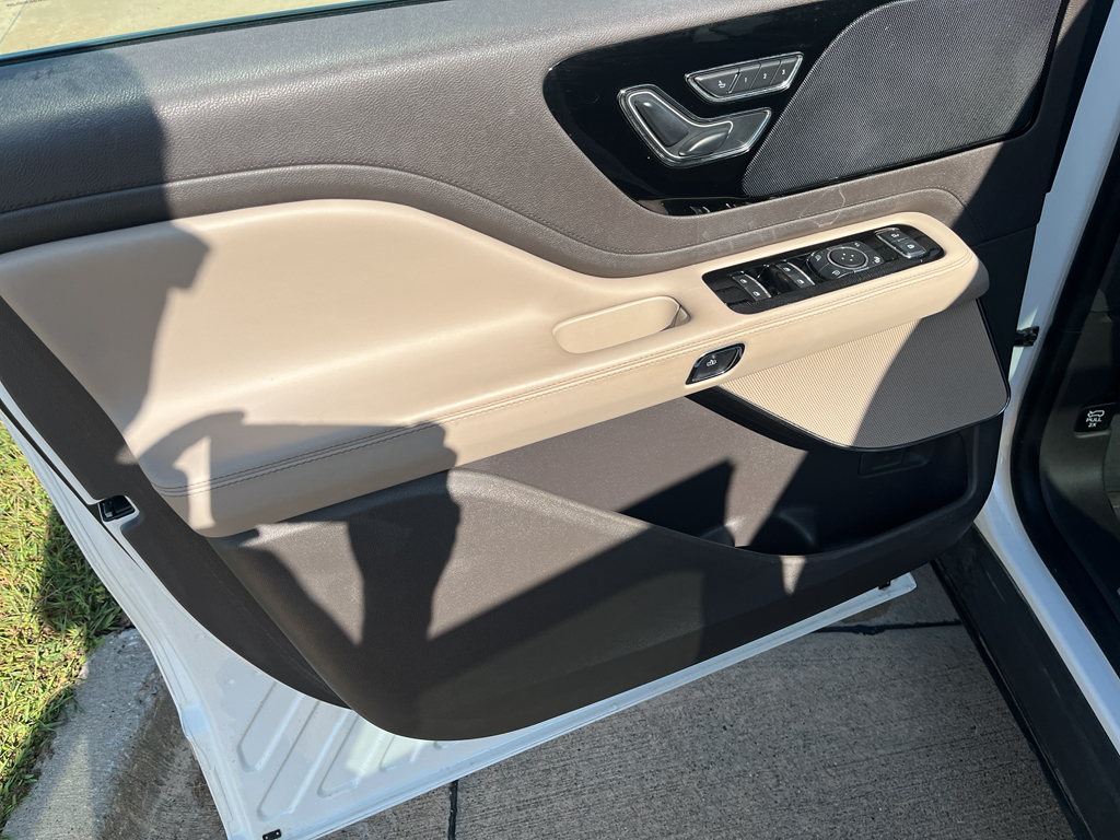 2023 Lincoln Aviator Standard photo 13