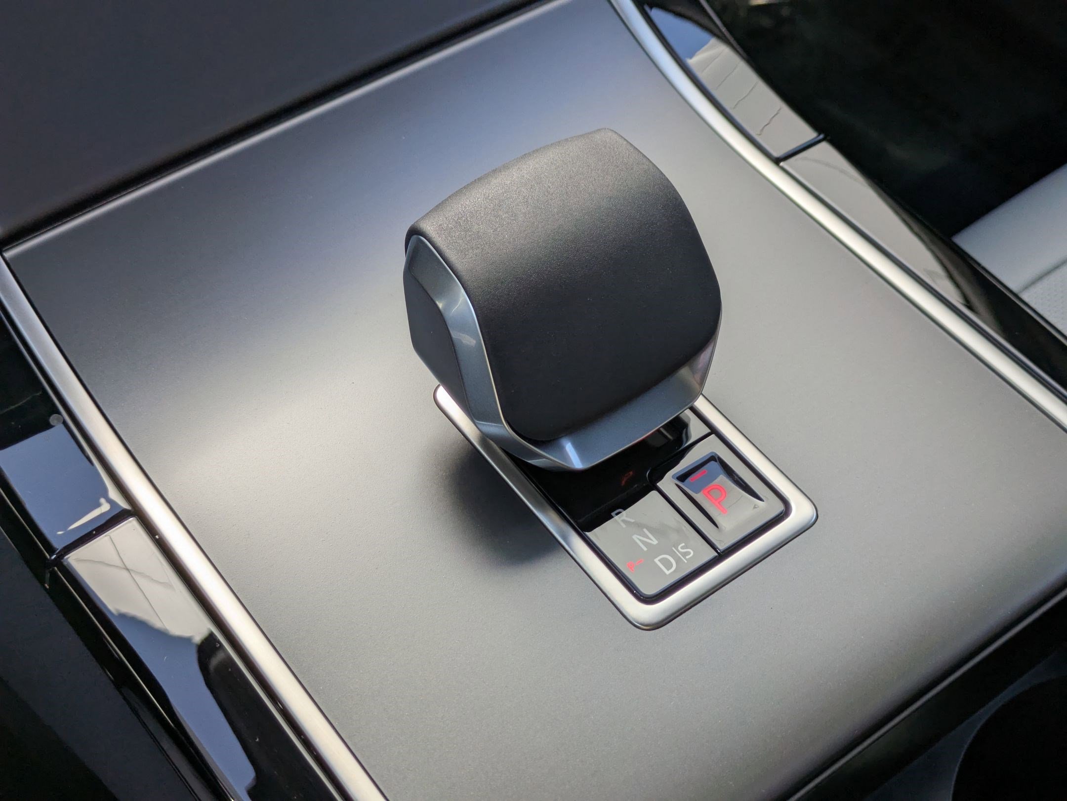 2026 Land Rover Range Rover Velar S photo 14