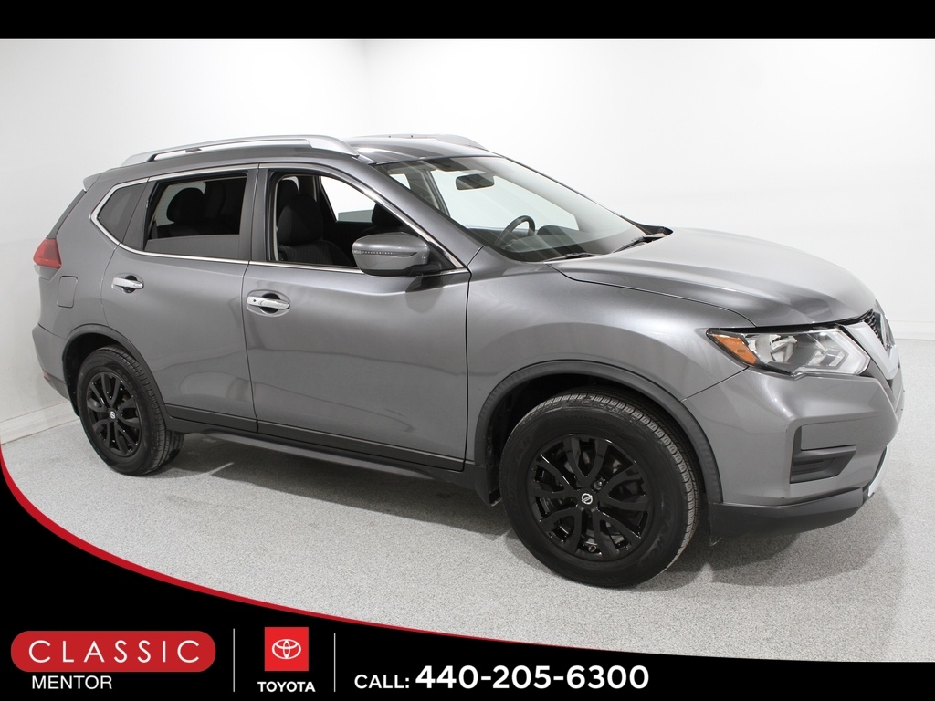 2018 Nissan Rogue SV's photo