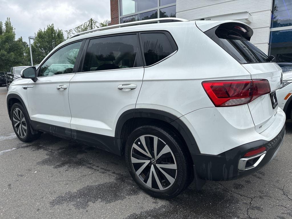 2022 Volkswagen Taos SE photo 2