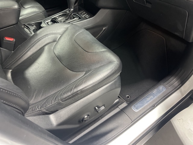 2020 Jeep Cherokee Limited photo 23