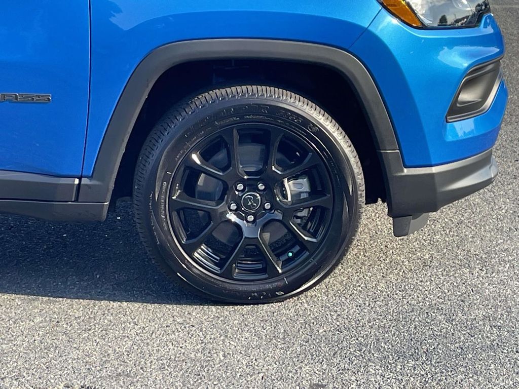 2025 Jeep Compass Latitude photo 11