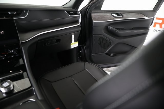 2025 Jeep Grand Cherokee Limited photo 20