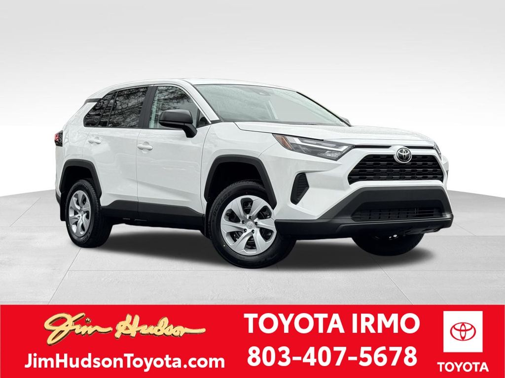 2025 Toyota RAV4 LE's photo
