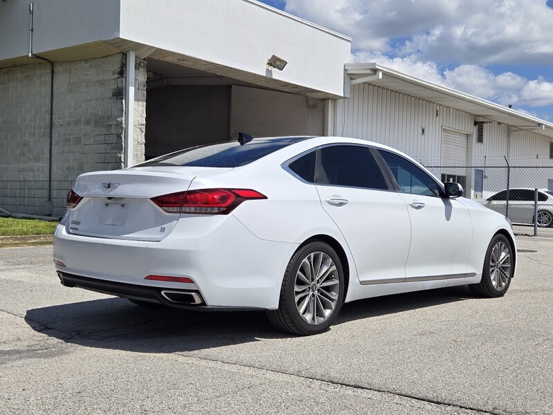 2015 Hyundai Genesis 3.8 RWD photo 5