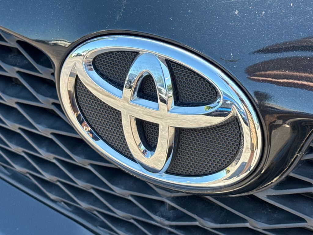 2010 Toyota Corolla Base photo 13