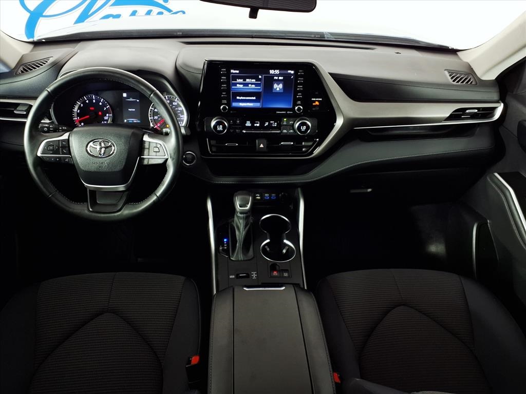 2022 Toyota Highlander LE photo 14