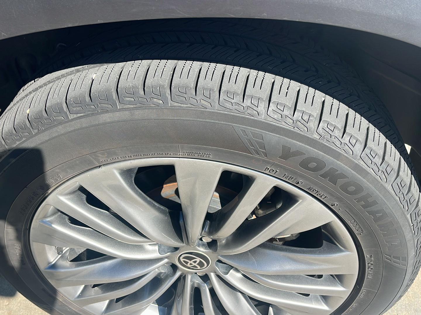 2021 Toyota Highlander Platinum photo 3